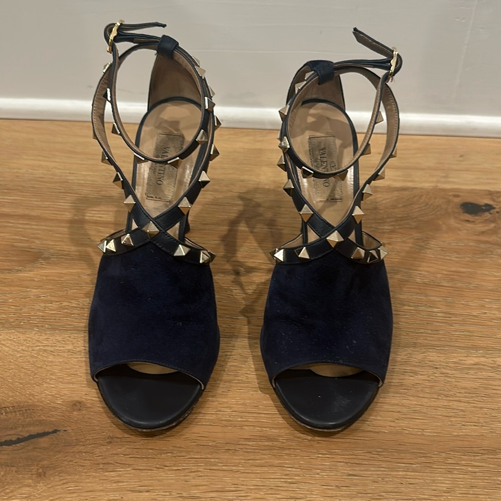 Authentic Valentino heels in blue suede (comes with original box and dust bag)